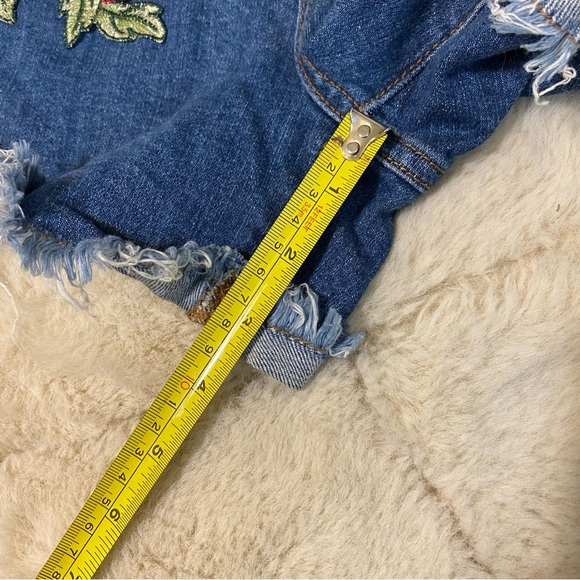 NWT Aphrodite • Embroidered denim shorts - Picture 6 of 7